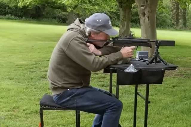 Sự nguy hiểm của tiểu liên cực nhanh HK MP-7