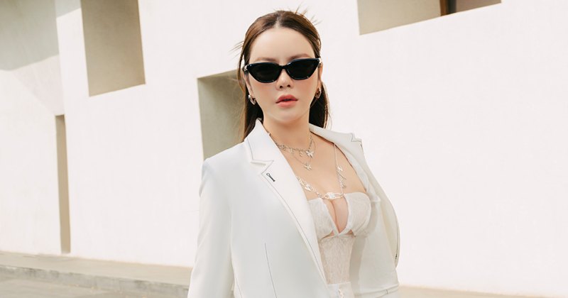 Lý Nhã Kỳ dự sự kiện với gu thời trang bốc lửa