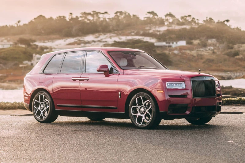 3. Rolls-Royce Cullinan 2023 (giá khởi điểm: 355.000 USD).