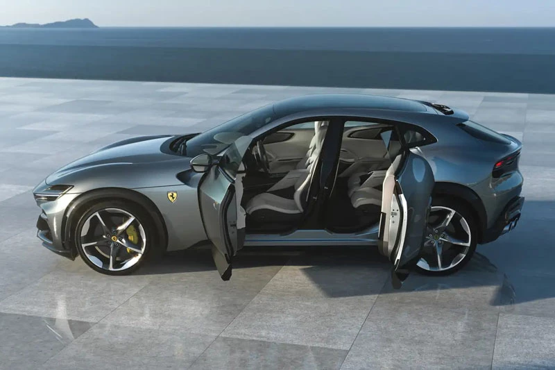 5. Ferrari Purosangue 2023 (giá khởi điểm: 338.255 USD).