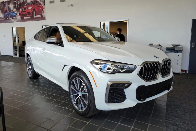 6. BMW X6 M50i 2023 (giá khởi điểm: 89.100 USD).