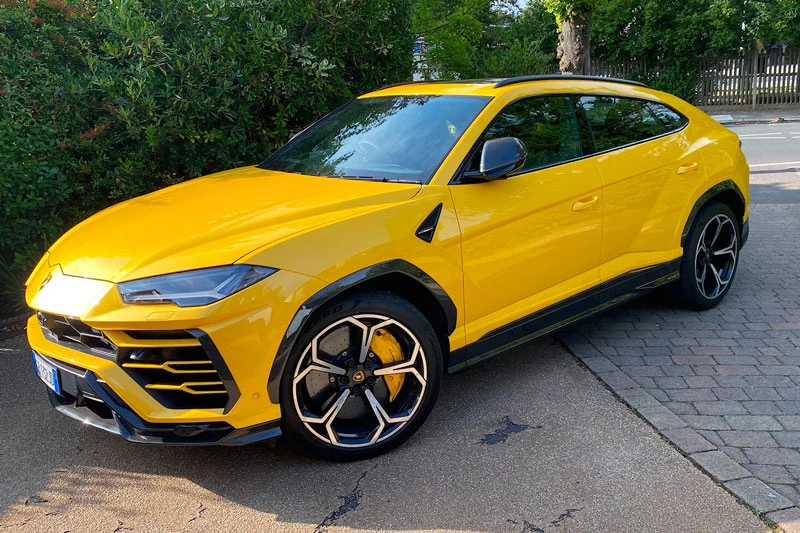 7. Lamborghini Urus 2023 (giá khởi điểm: 390.000 USD).