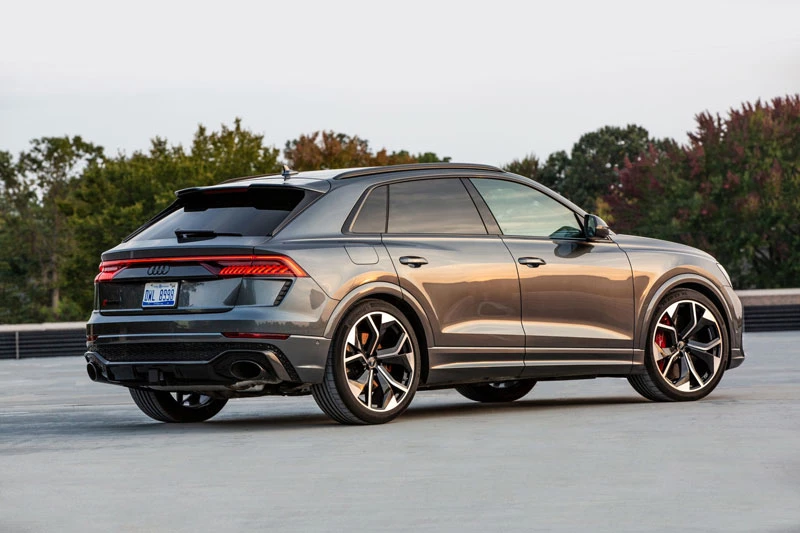 8. Audi RS Q8 2023 (giá khởi điểm: 125.800 USD).