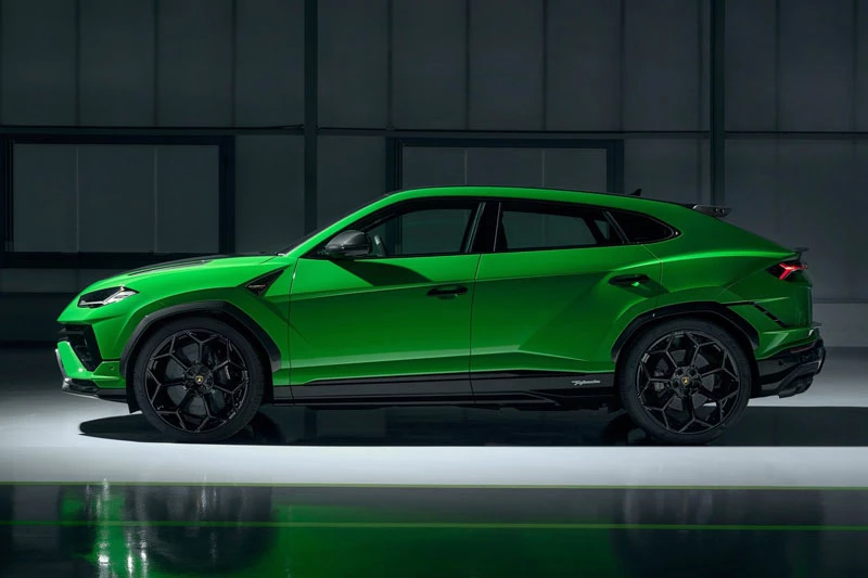 =2. Lamborghini Urus Performante (vận tốc tối đa: 306 km/h).