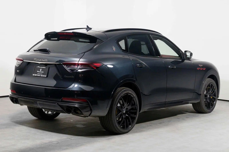 5. Maserati Levante Trofeo (vận tốc tối đa: 301 km/h).