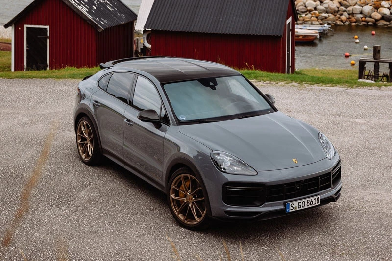 6. Porsche Cayenne Turbo GT (vận tốc tối đa: 299 km/h).