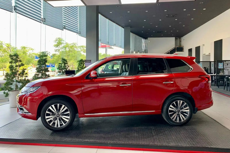 Bảng giá xe Mitsubishi tháng 2/2023: Ưu đãi cực lớn