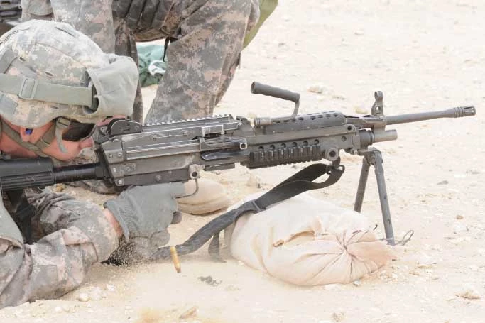 Súng máy hạng nhẹ M249. Ảnh: military.