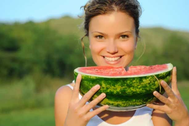 Ăn dưa hấu kiểu này chẳng khác gì uống thuộc độc vào người, rất nhiều người vẫn làm sai mà không biết