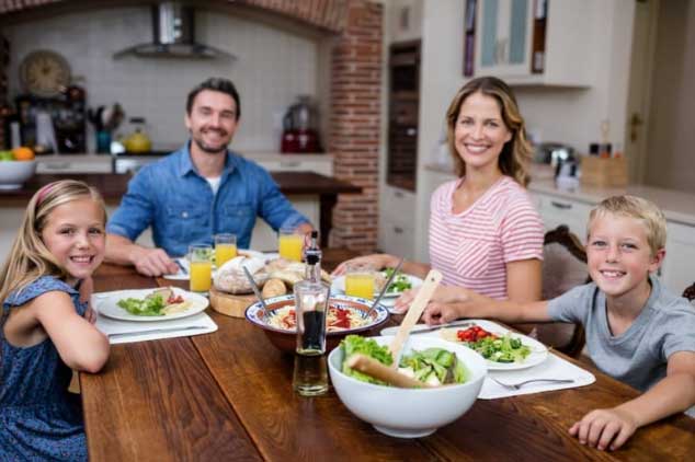 Cảnh báo của bác sĩ: Ăn 1 bữa tối sai cách, tự “rước” 9 bệnh nguy hiểm vào người