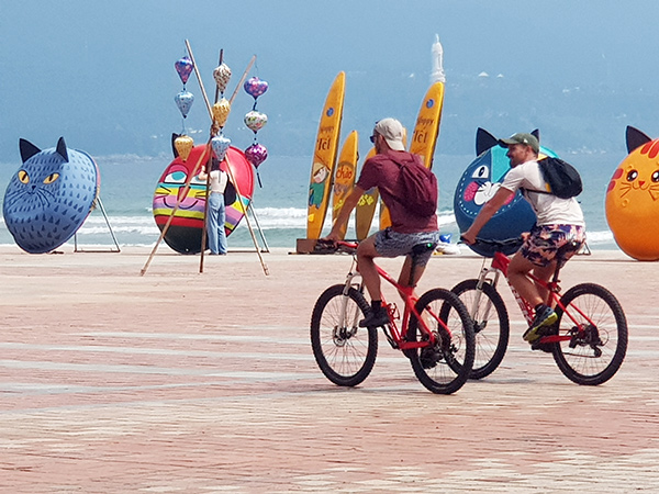 Đà Nẵng: Sau Tết, các điểm check-in trên bãi biển du lịch vẫn hút khách