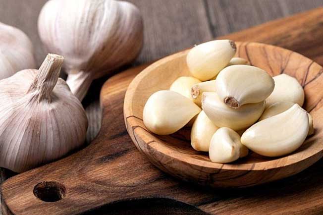 Tỏi rất tốt cho sức khỏe nhưng dùng tỏi chữa bệnh theo cách này lại biến chúng thành chất độc, hậu quả đáng tiếc