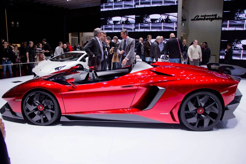 6. Lamborghini Aventador J Roadster (giá: 2,8 triệu USD).