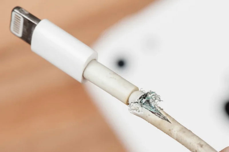 Vì sao cáp sạc Apple thường xuyên bị đứt?