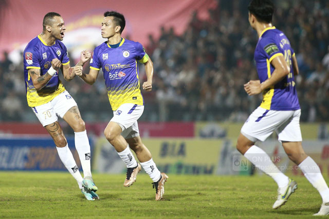 Văn Quyết đứng trước cơ hội xô đổ kỷ lục của Lê Công Vinh