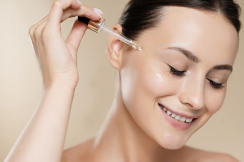 Những loại mỹ phẩm phụ nữ ngoài 40 cần có