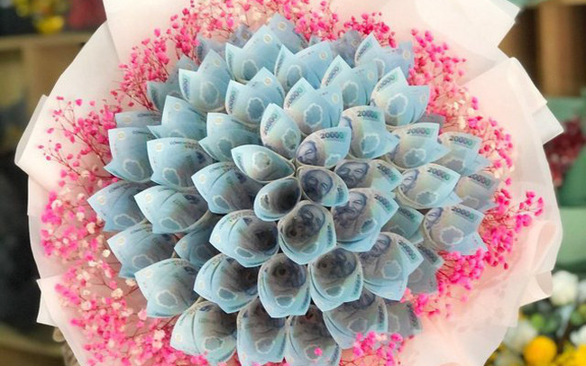 Cảnh báo vi phạm pháp luật khi tặng người thương những bó ''hoa tiền"