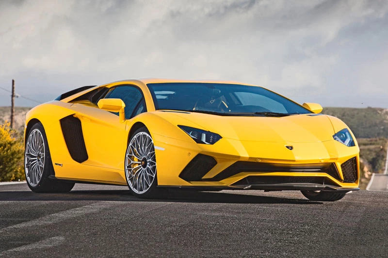 9. Lamborghini Aventador (công suất tối đa: 769 mã lực).