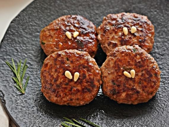 Học người Hàn cách làm thịt viên chiên mềm ngon thơm nức ăn thử thích liền!