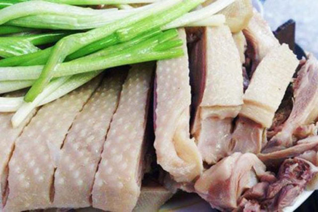 Luộc vịt nhớ thả thêm gia vị này vào: Thịt hết sạch mùi hôi, thơm ngon đậm vị