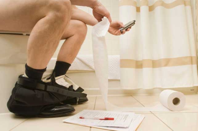 Sai l&#x1EA7;m tai h&#x1EA1;i khi &#x111;i v&#x1EC7; sinh, r&#x1EA5;t nhi&#x1EC1;u ng&#x1B0;&#x1EDD;i m&#x1EAF;c ph&#x1EA3;i m&#xE0; kh&#xF4;ng bi&#x1EBF;t, c&#xE1;i s&#x1ED1; 1 g&#xE2;y nguy hi&#x1EC3;m t&#xED;nh m&#x1EA1;ng