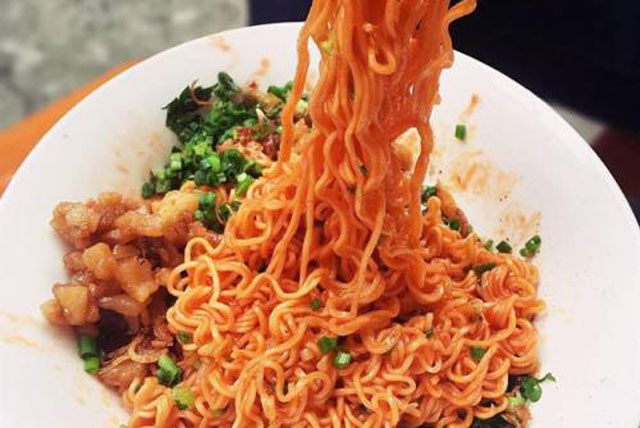 Bật mí 3 món ăn làm từ mì tôm ngon hấp dẫn, lạ miệng, chống ngán