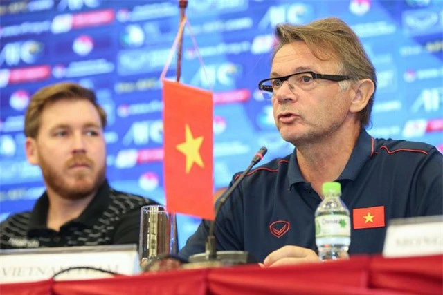 HLV Philippe Troussier gặp Quang Hải tại Pháp - Ảnh 2.