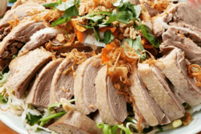 Luộc ngan nhớ cho vài giọt gia vị này vào nồi, thịt ngon mềm đậm đà, không hôi tanh