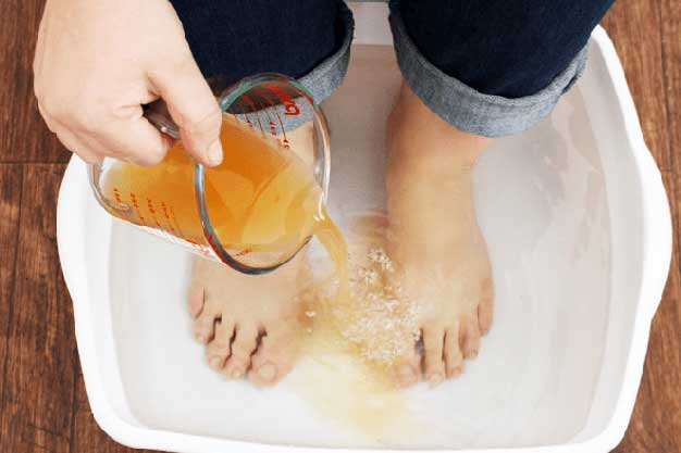 Không chỉ làm da mịn màng, ngâm chân trong nước giấm còn lợi thế này đây