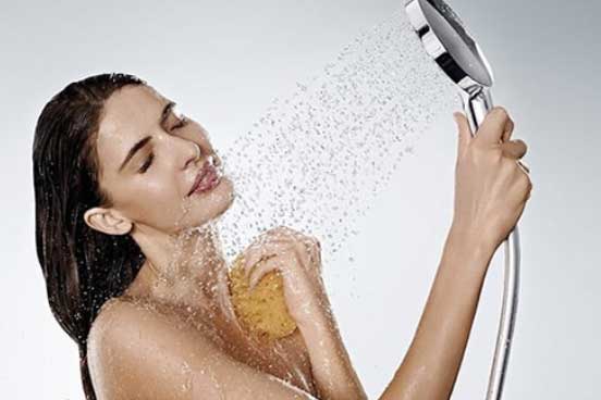 Mắc những sai lầm này khi tắm khiến cơ thể "cầu cứu" từng ngày, số 3 cực kì nguy hiểm