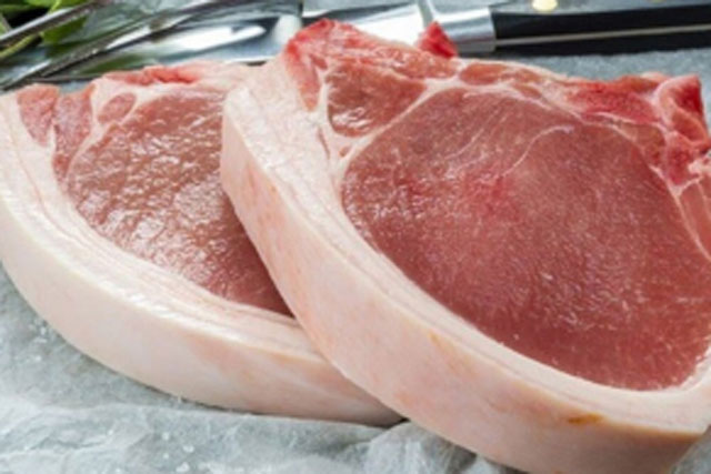 Chỉ chần thịt thôi chưa đủ: Làm theo 3 mẹo đơn giản sau, thịt hết chất bẩn, sạch mùi hôi