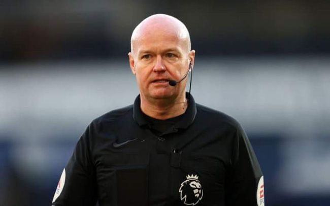 Trọng tài Lee Mason bị treo còi ở vòng 24 Ngoại hạng Anh