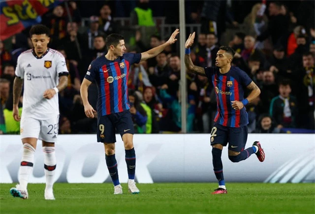 Lượt đi vòng Play-off UEFA Europa League: Barcelona và Man Utd bất phân thắng bại - Ảnh 1.
