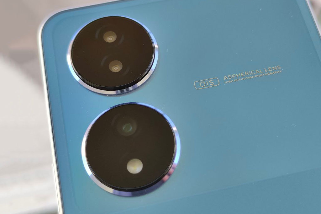 Smartphone chip Dimensity 900 5G, RAM 8 GB, sạc 44W, giá hơn 7 triệu đồng 