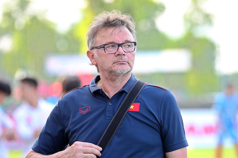 Chế độ đãi ngộ của HLV Troussier có cao hơn thầy Park?