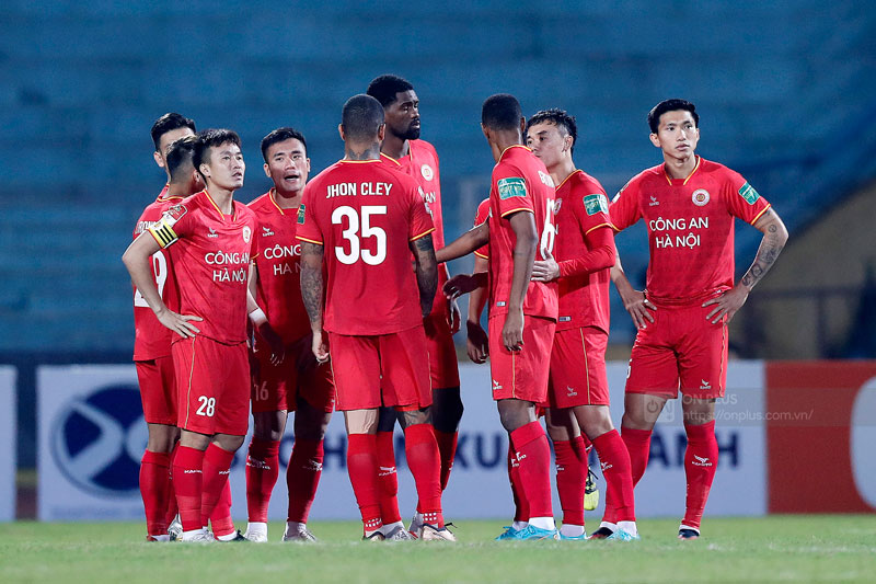 Vấn đề của CLB Công an Hà Nội nằm ở đâu?