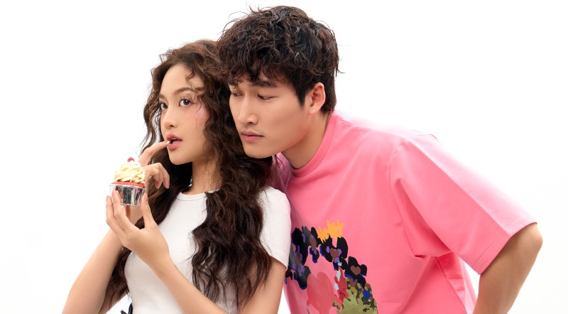 Thuỳ Anh - Đình Tú chụp hình thân thiết 'trên tình bạn, dưới tình yêu'