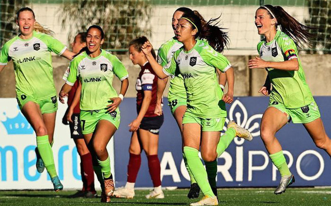 Huỳnh Như trở về Việt Nam