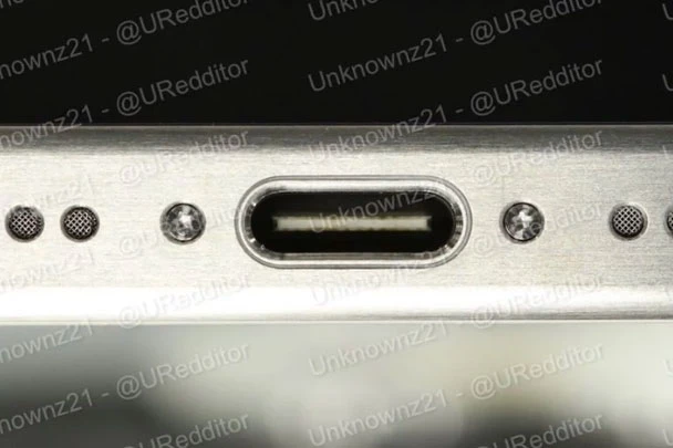 iPhone 15 Pro với cổng USB-C