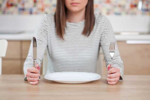 6 thói quen buổi sáng tưởng vô hại lại nhưng đang âm thầm phá hủy lá gan mỗi ngày