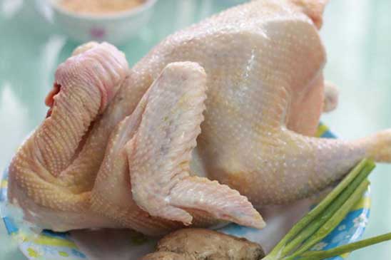 Mẹo chọn gà tươi ngon chắc thịt, không sợ chất tăng trưởng