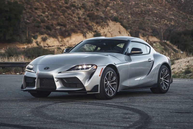 2. Toyota GR Supra 2023 (giá khởi điểm: 44.040 USD).