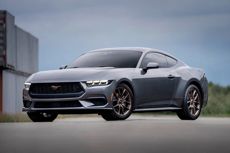 9. Ford Mustang 2023 (giá khởi điểm: 27.770 USD).