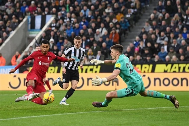 Thắng Newcastle, Liverpool áp sát top 4 - Ảnh 1.