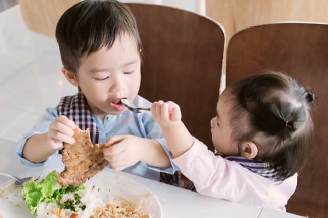 4 thực phẩm cho trẻ ăn trước khi đi ngủ là hại bé, nhất là loại thứ 3 cực kỳ nguy hiểm