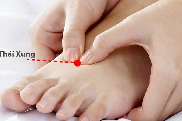 Mất ngủ kinh niên chỉ cần bấm huyệt đạo này là ngủ ngay một mạch đến sáng ai cũng có thể làm được