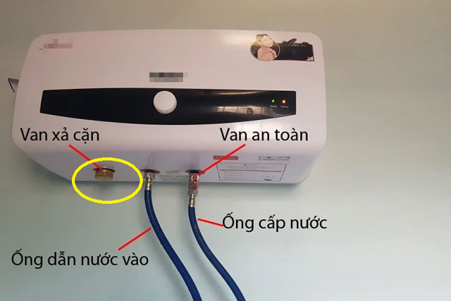 Bình nóng lạnh có 1 “công tắc ẩn”, nhà nào biết mở ra dùng 10 năm vẫn bền lại không lo tốn điện