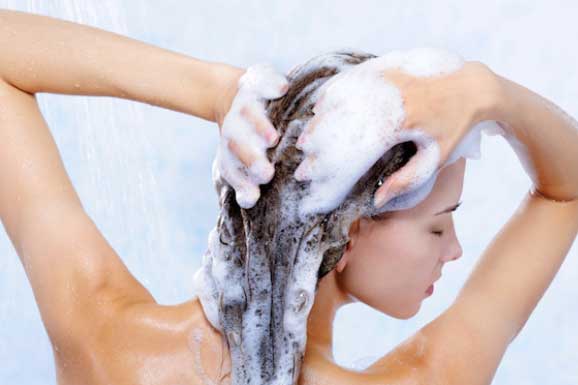 Sống thực vật cả đời vì gội đầu vào 6 khung giờ 'độc này, đầu bẩn cũng gắng mà chịu kẻo 'cõng bệnh' về