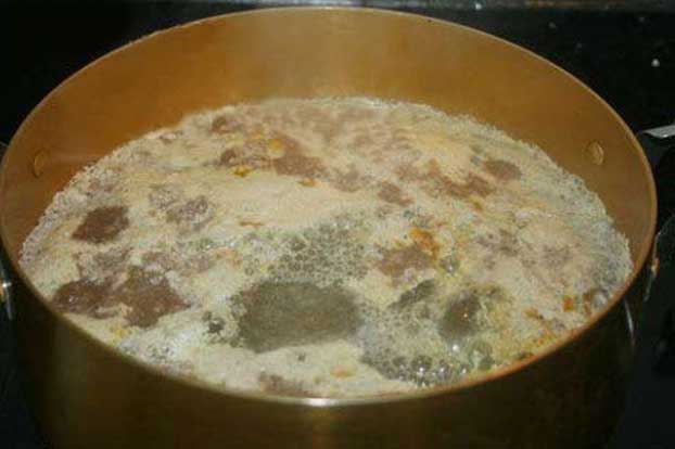 Sự thật lớp bọt trong nước canh xương hay thịt nhiều người hay bỏ đi: Có nên vớt bỏ hay không?