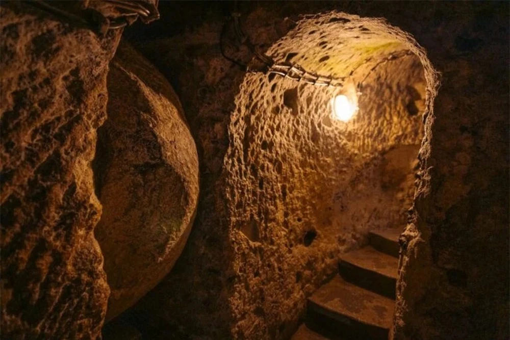 Bí mật dưới tầng hầm của người đàn ông: Từng chứa được 20.000 người và giờ là địa điểm du lịch! - Ảnh 7.